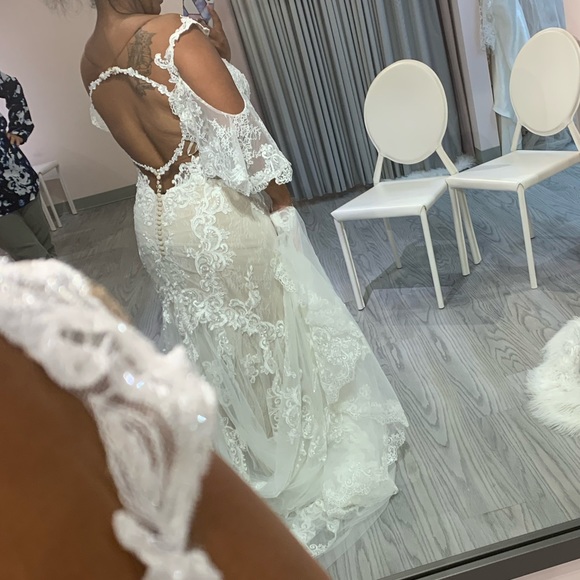 Wedding gown - Picture 3 of 4